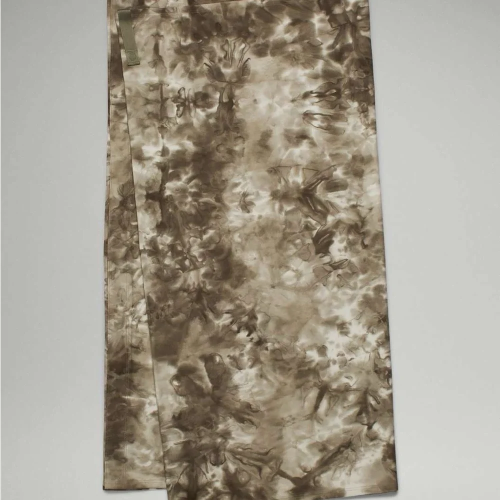 NWT Lululemon Customizable Snap Scarf